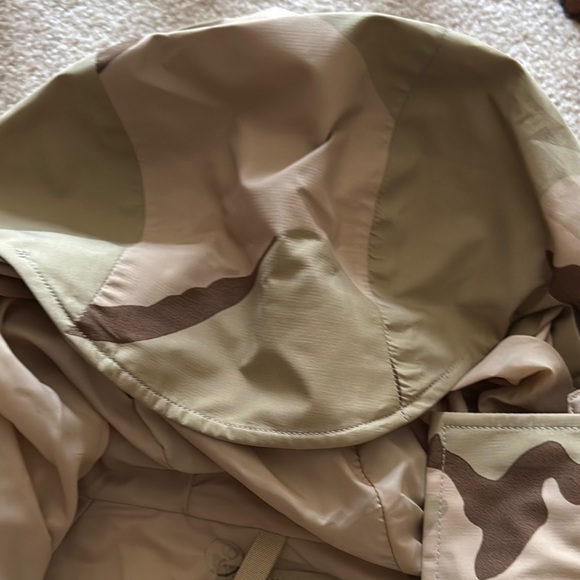 Men’s Camouflage Hooded Jacket - Picture 7 of 7